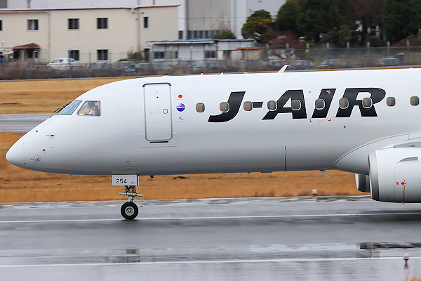 J-AIR E190（JA254J)
