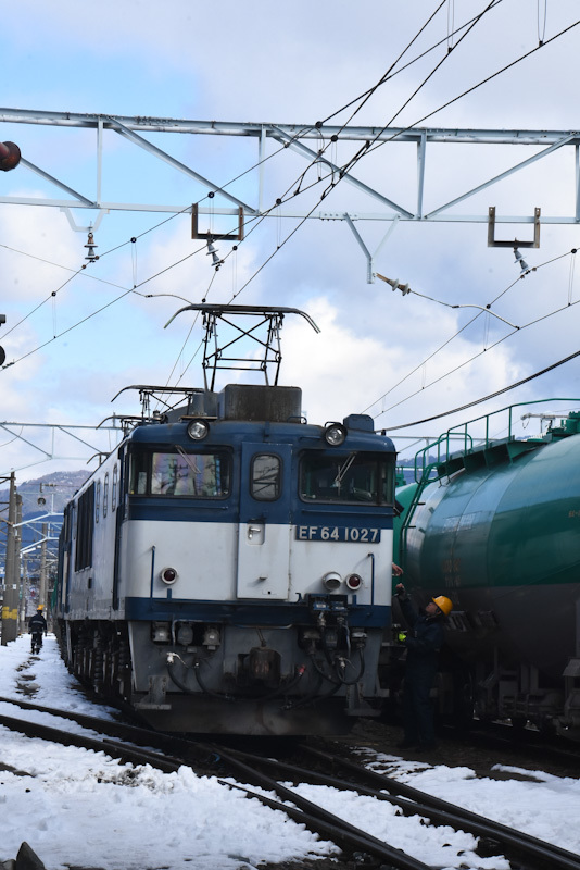 2024年2月11日撮影　南松本にて　西線貨物8084ﾚ　EF64重連　機回し終了　無線機返却