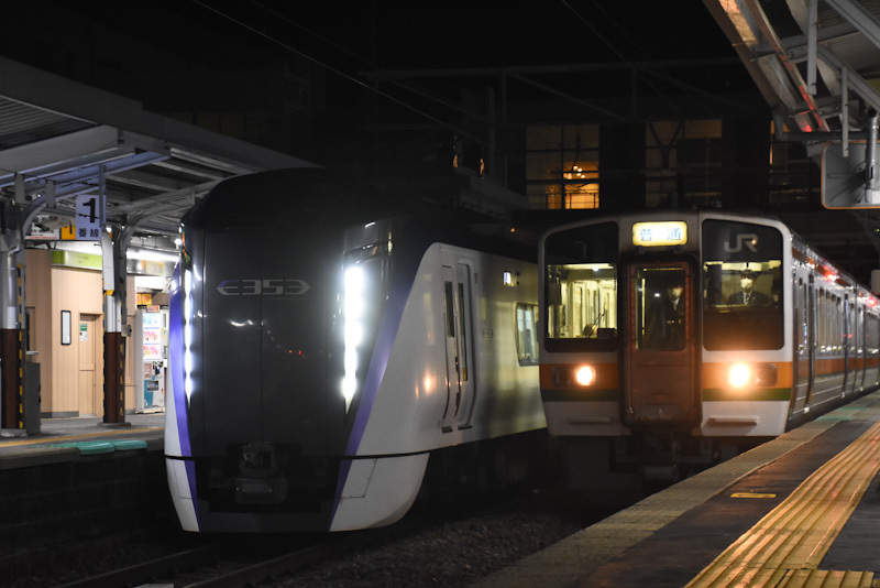 2024年2月20日撮影　岡谷駅にて　回9541M　E353系「信州」回送発車